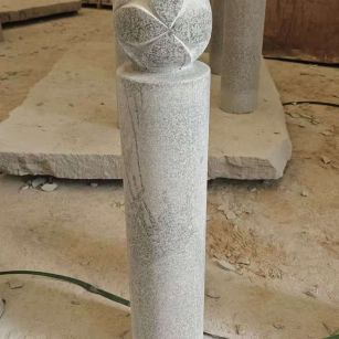 南通 芝麻白花岗岩石材挡车石柱、停车柱、圆柱挡车柱、方柱挡车柱等