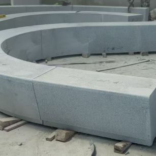 南通 芝麻白花岗岩光面弧形坐凳