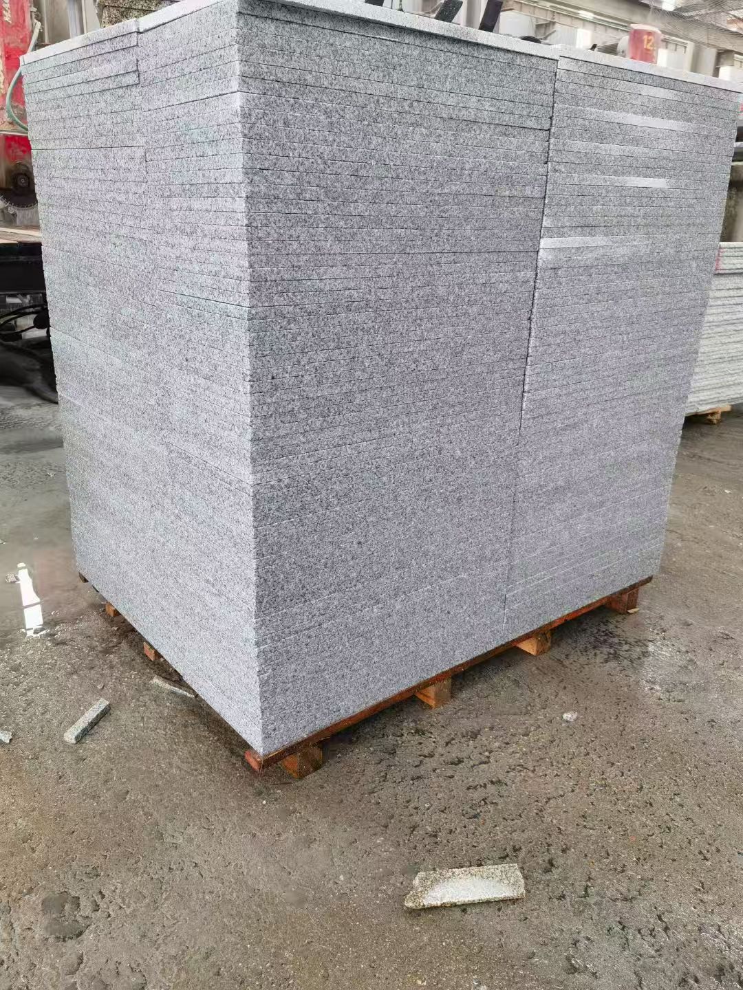 南通 芝麻白火烧面1.8厚300*600地铺石，尺寸标准，厚薄均匀