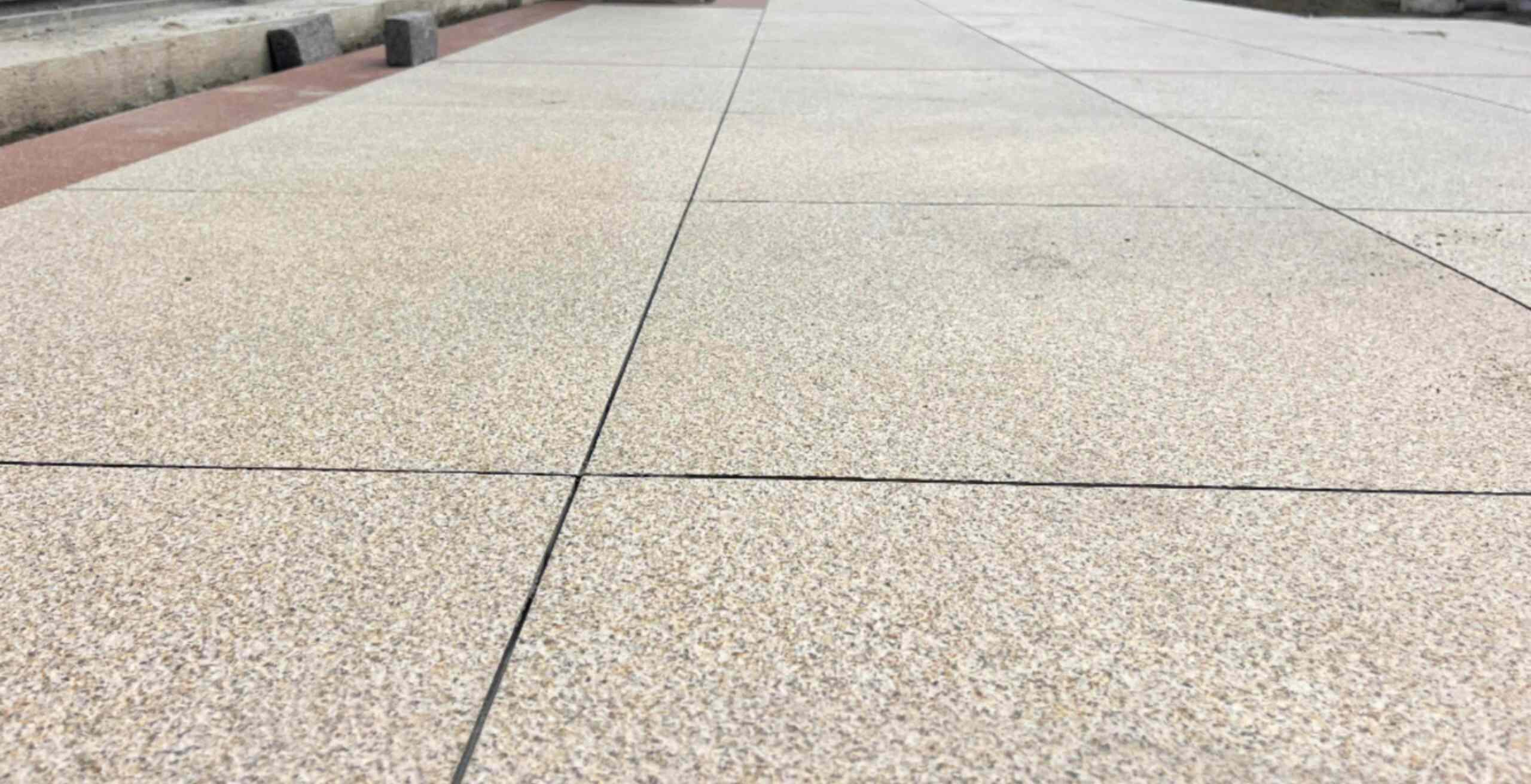 南通 黄金麻花岗岩石板材荔枝面地面铺装效果