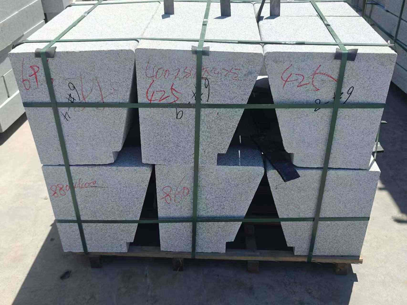 南通 芝麻白异形坐凳，石凳