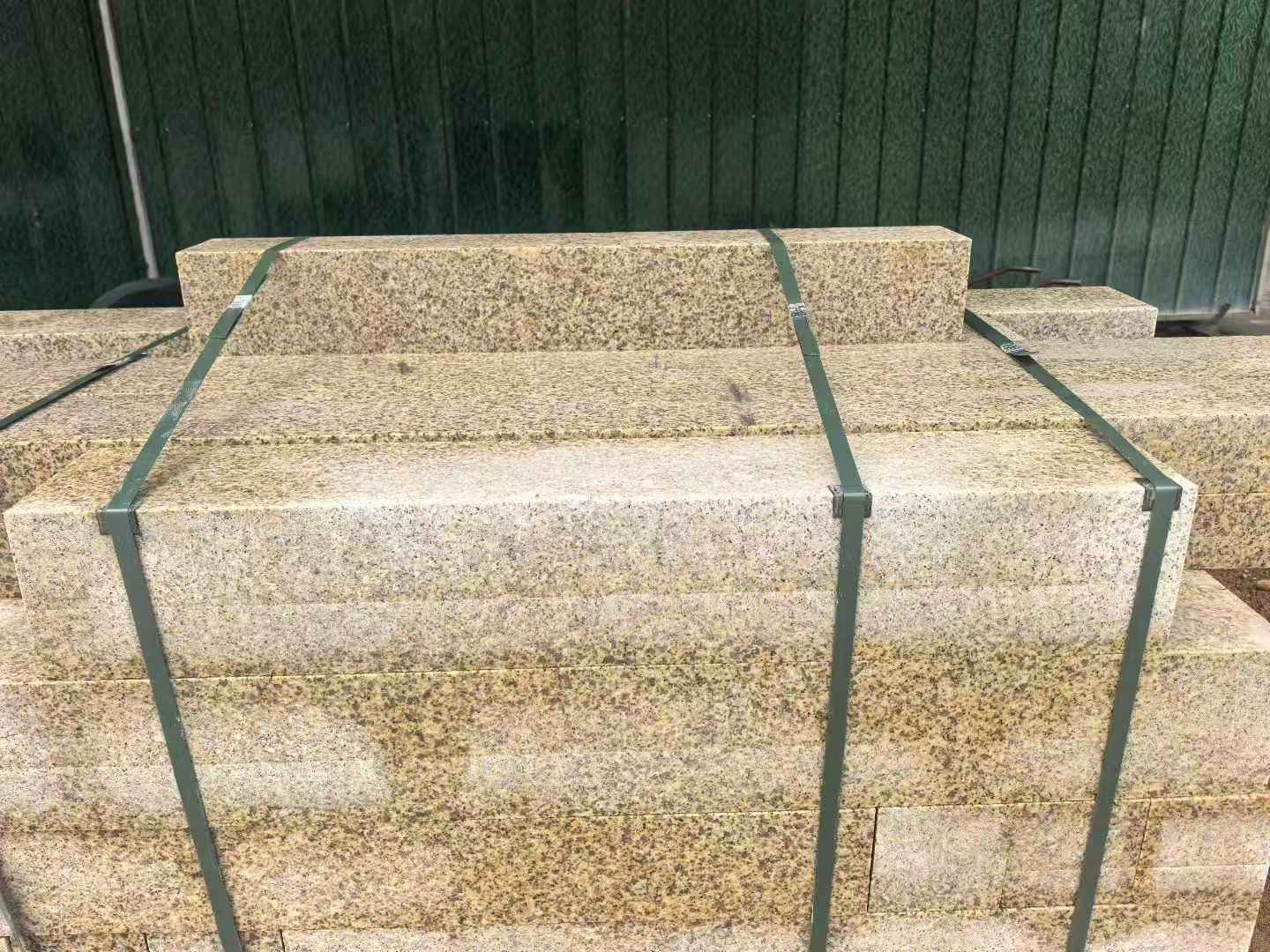 南通 黄金麻花岗岩石材机切面栏杆料半成品