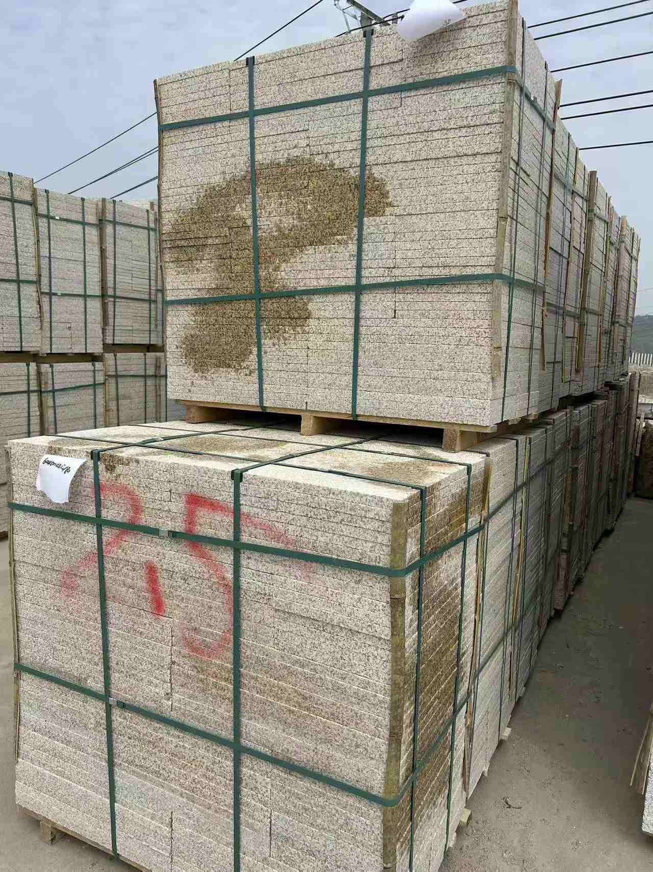 南通 黄金麻花岗岩石材荔枝面地铺石2.5*300*600