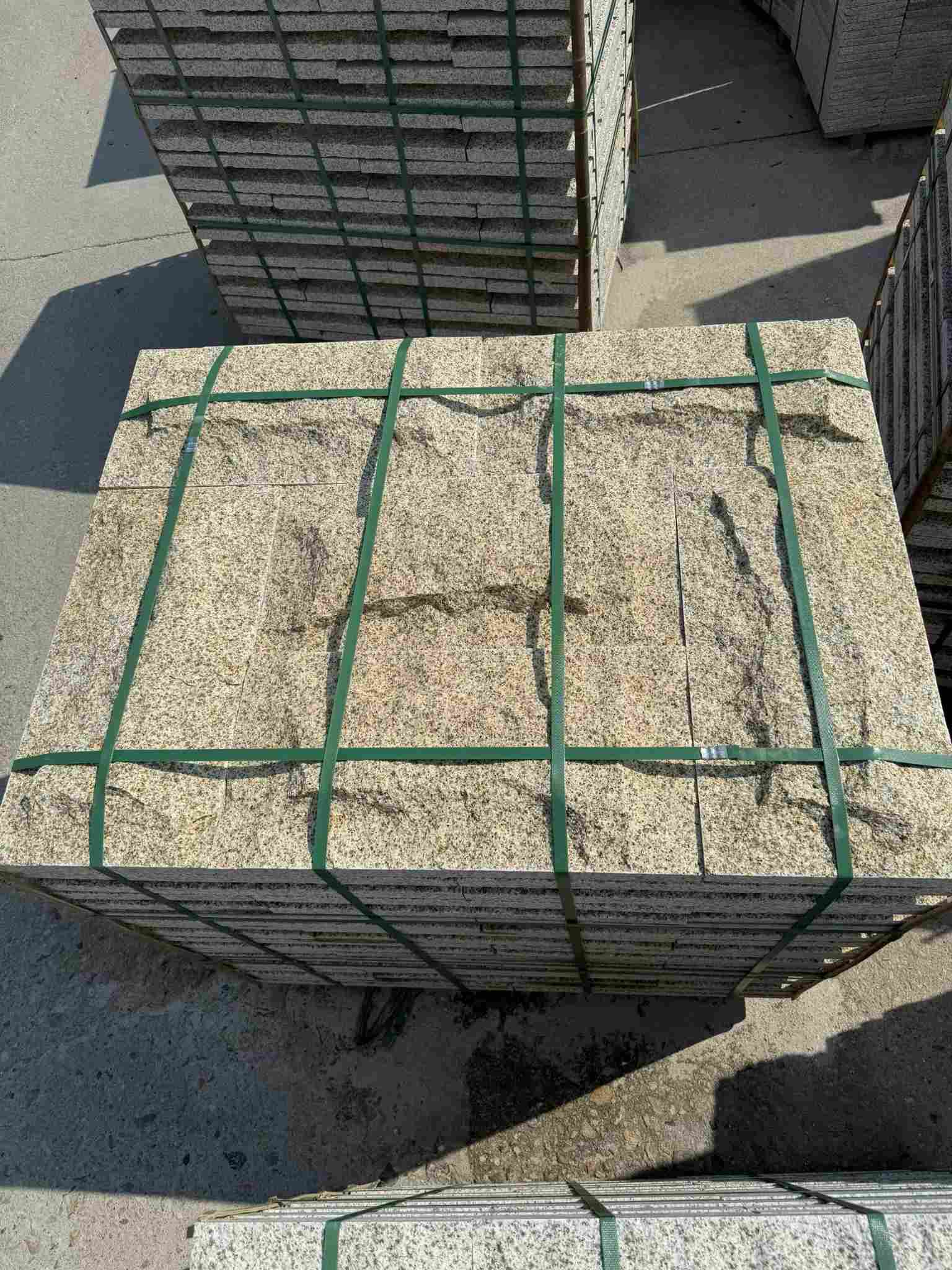 南通 黄金麻花岗岩石材自然面蘑菇石成品