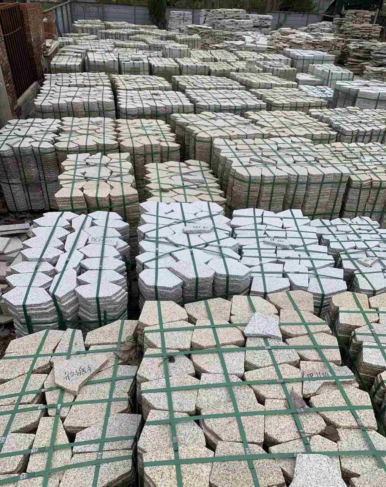 南通 黄金麻白麻花岗岩荔枝面地铺石(冰裂纹)