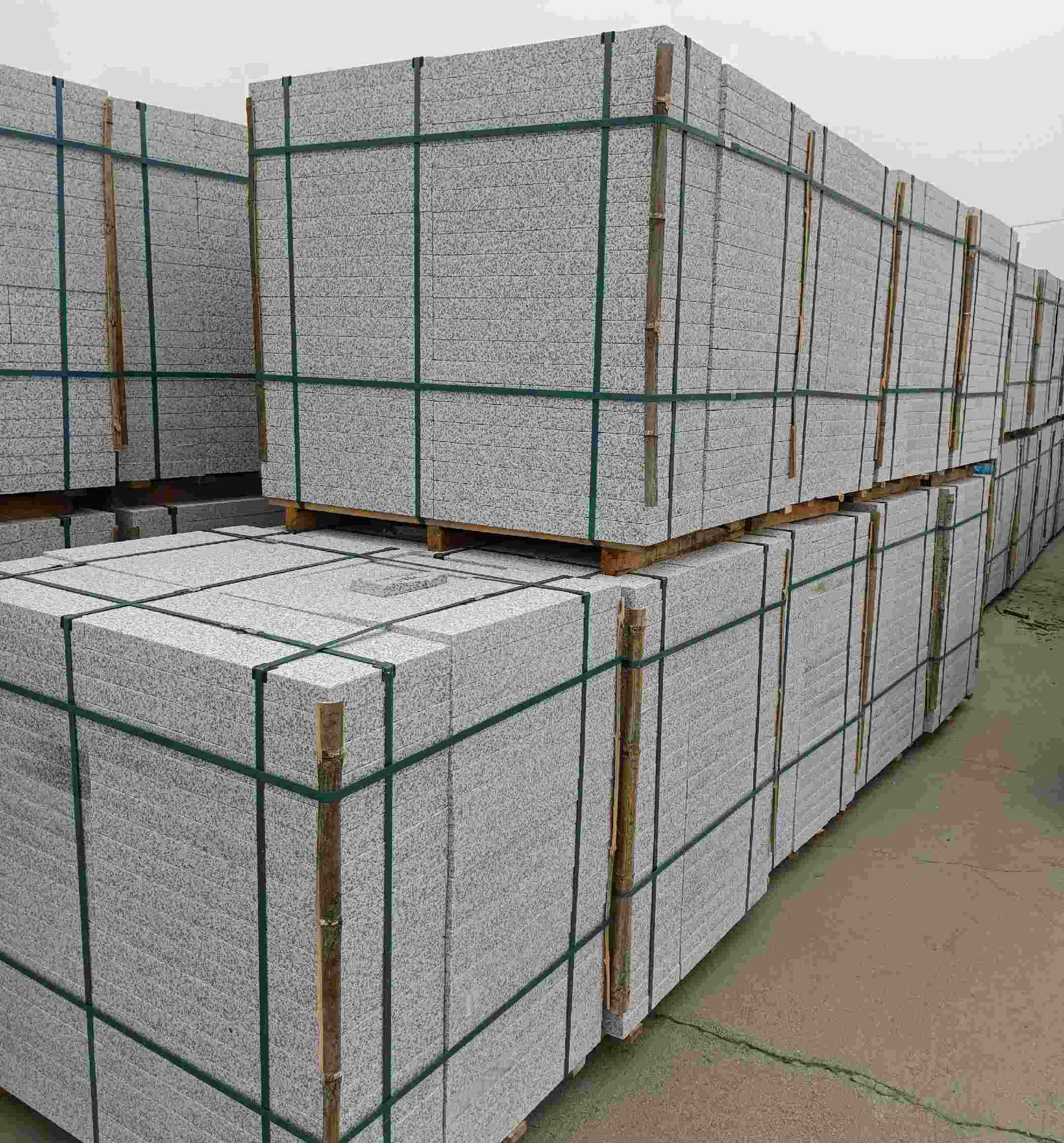 南通 白麻花岗岩石材荔枝面地铺石（300*600*50）