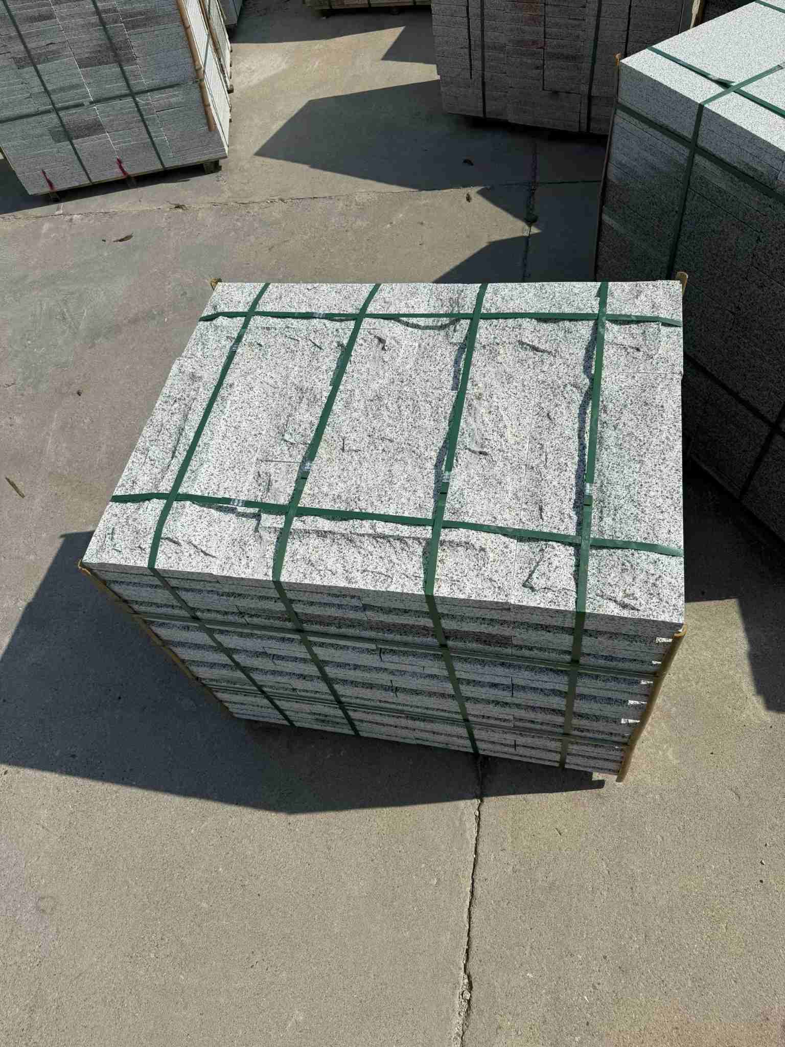 南通 白麻花岗岩石材自然面蘑菇石成品