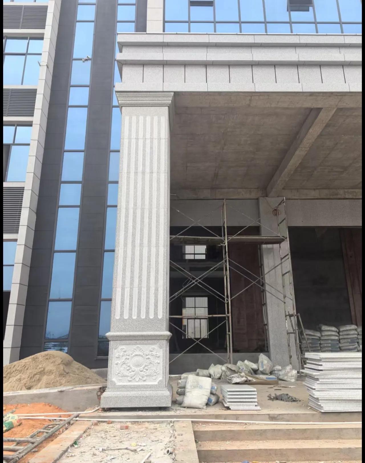 南通 芝麻白光面花岗岩门楼大柱（罗马柱）配雕花底座