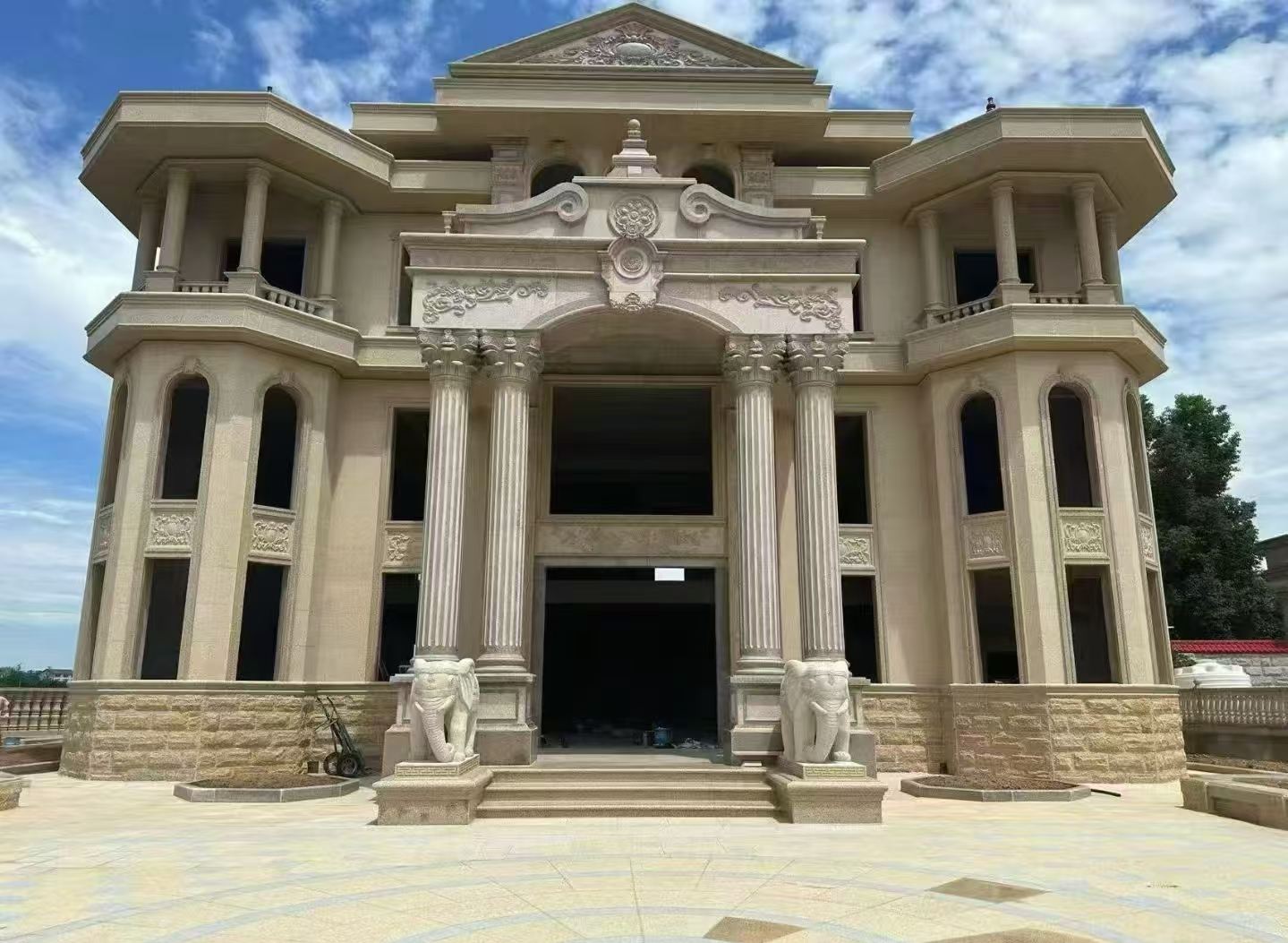 南通 黄金麻别墅外墙干挂，大柱，大象，蘑菇石，雕花板