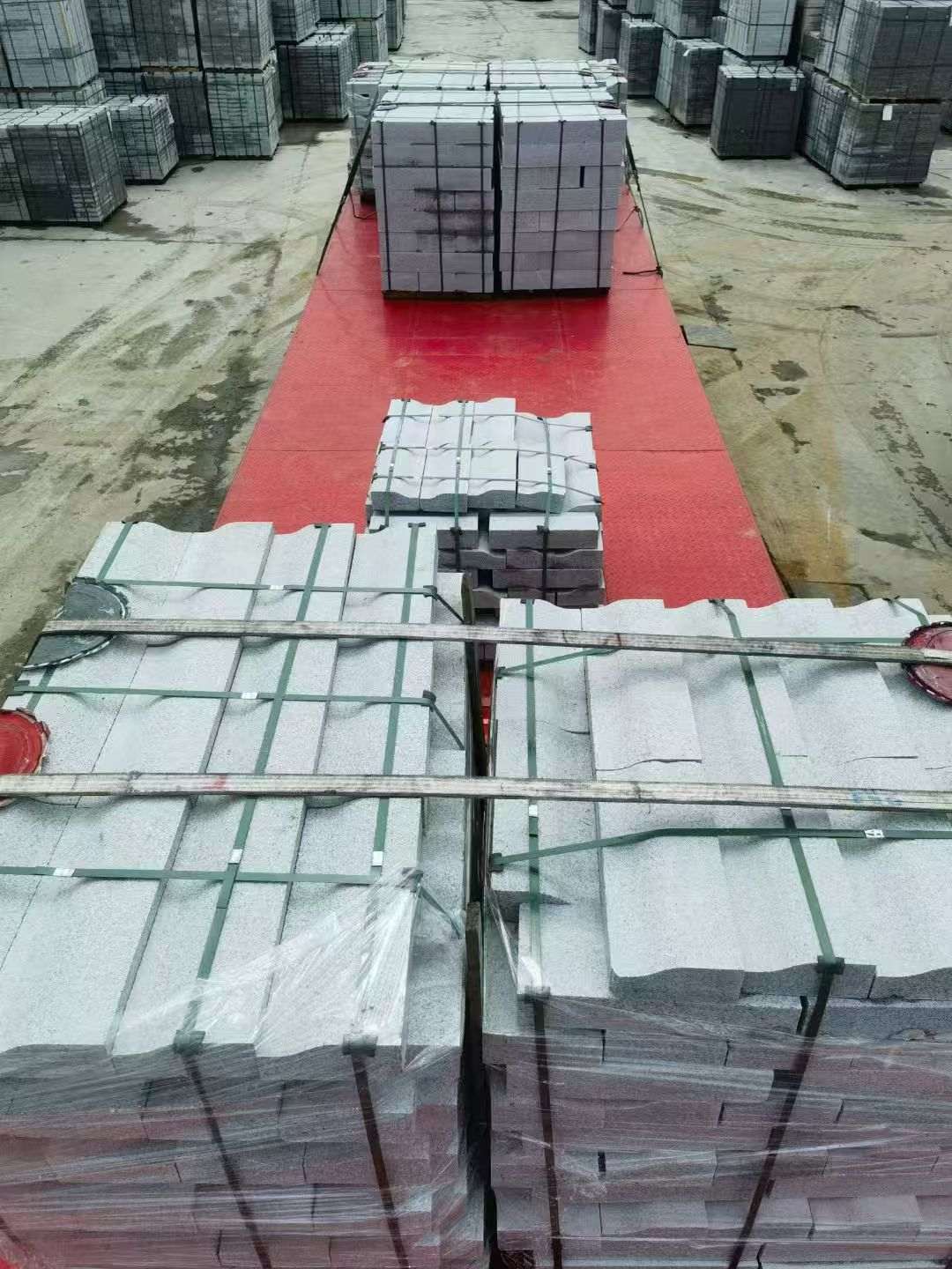 南通 芝麻白仿形加直形路沿石出货日常