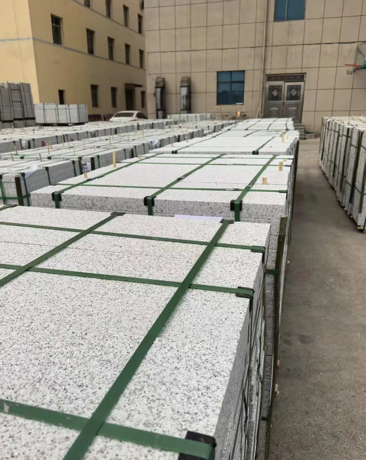 南通 白麻花岗岩5.0公分荔枝面地铺石