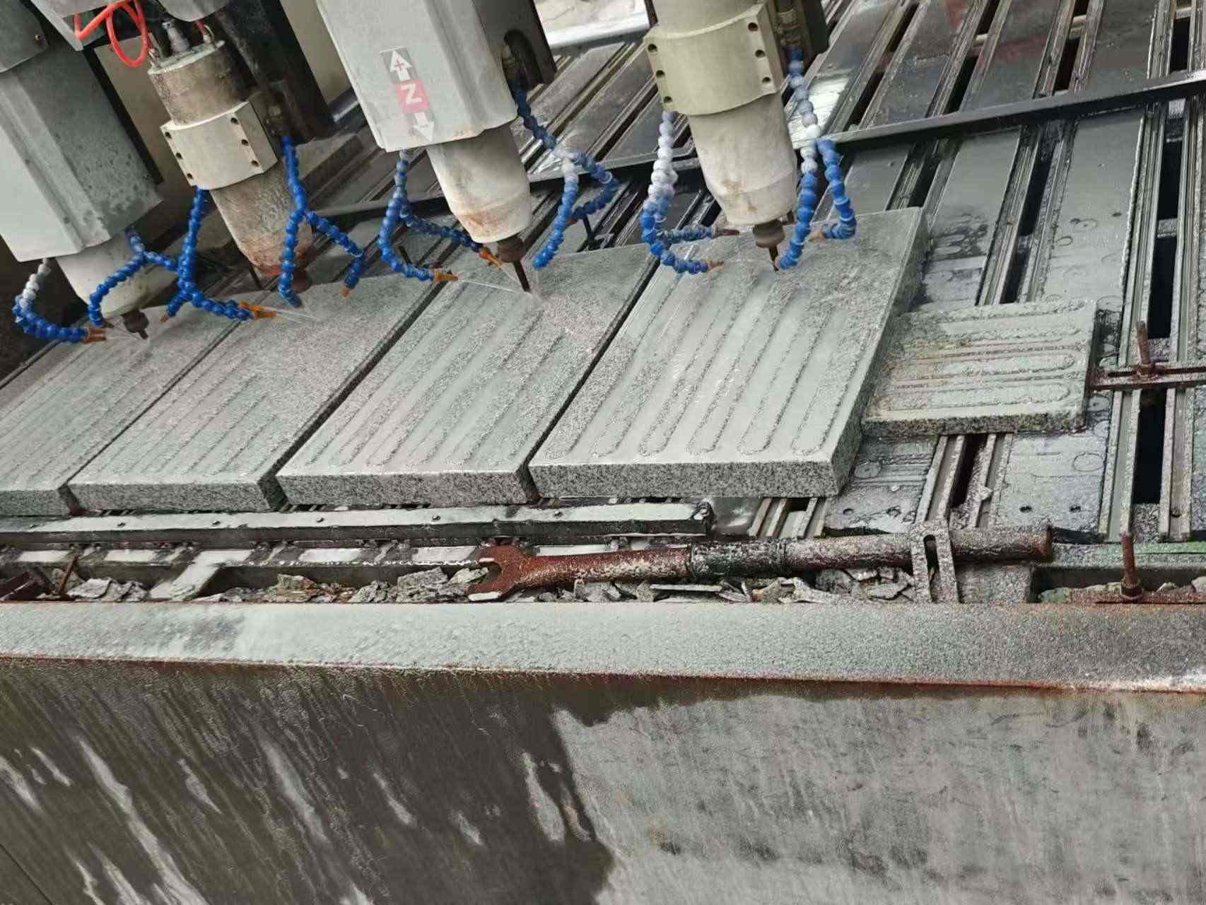 南通 芝麻白花岗岩荔枝面盲道雕刻