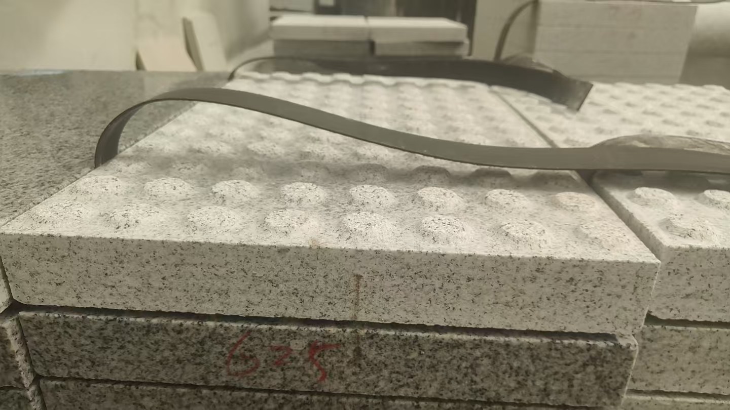 南通 芝麻白花岗岩6.0公分荔枝面五轴加工雕刻盲点