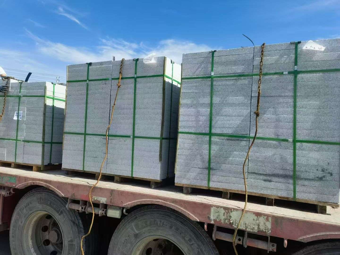 南通 芝麻白花岗岩地铺石装车日常