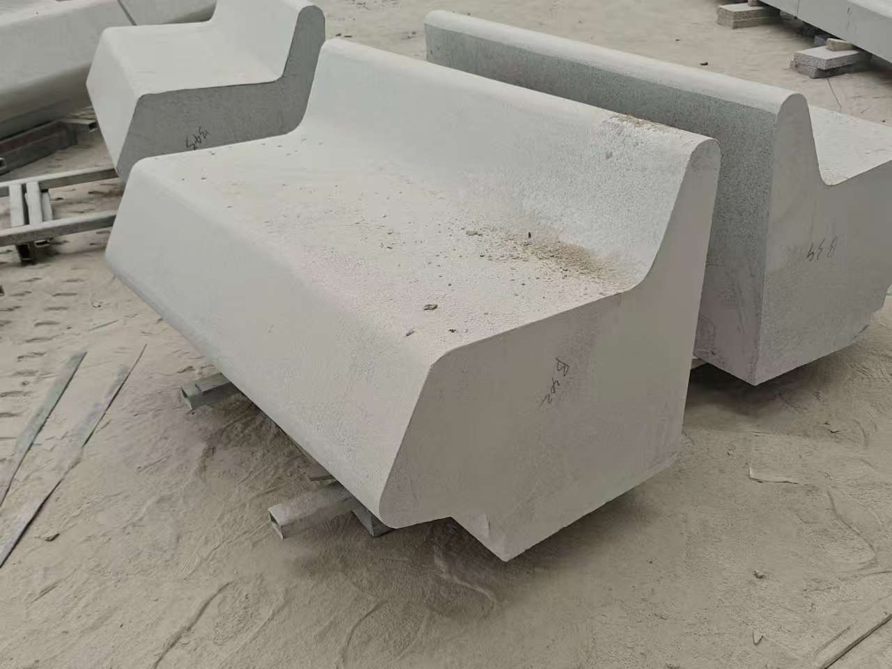 南通 芝麻白花岗岩异形坐凳，石凳