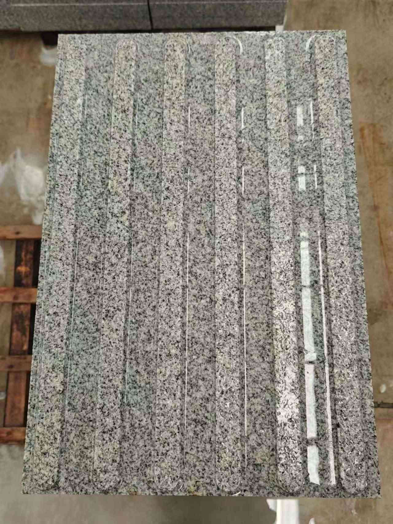 南通 芝麻白花岗岩荔枝面雕刻盲道，盲条